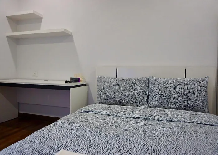 Sathon 15 Close To Bts Skytrain St Louis & Surasak * Bangkok