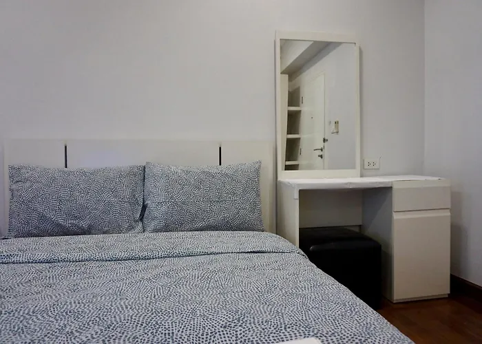 Sathon 15 Close To Bts Skytrain St Louis & Surasak * Bangkok