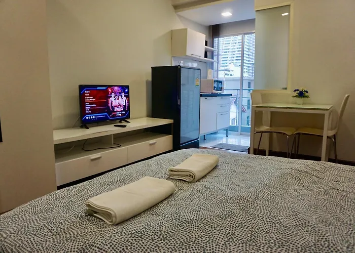 Sathon 15 Close To Bts Skytrain St Louis & Surasak * Bangkok